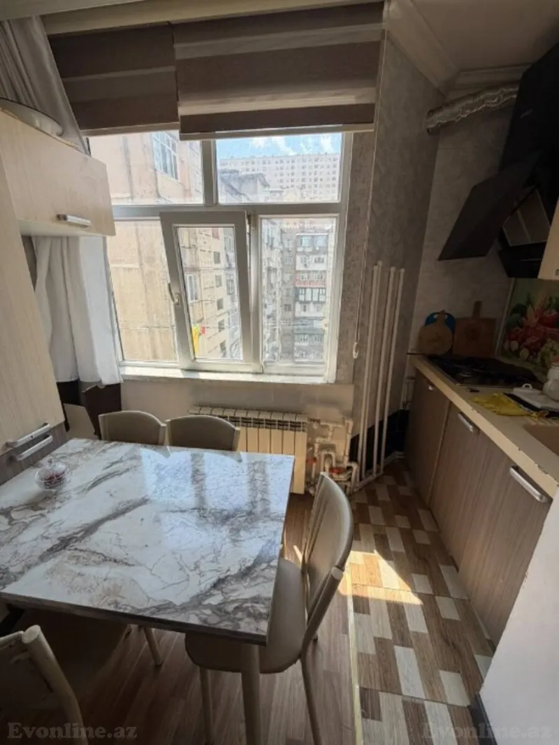 Satılır 2 otaqlı Mənzil Köhnə tikili 45 m² İnşaatçılar m. - şəkil 4