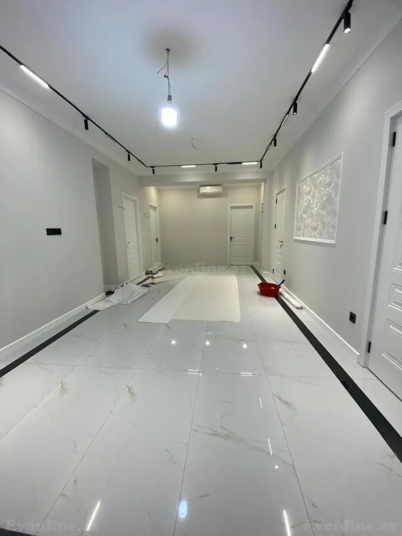 4 otaqlı Mənzil 210 m² Xətai r. Satılır
