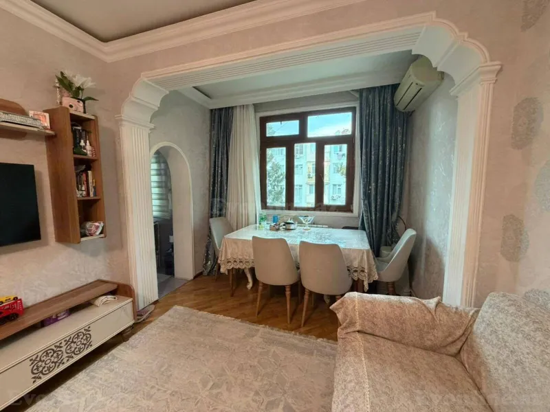 Satılır 2 otaqlı Mənzil Köhnə tikili 50 m² Memar Əcəmi m. - şəkil 2