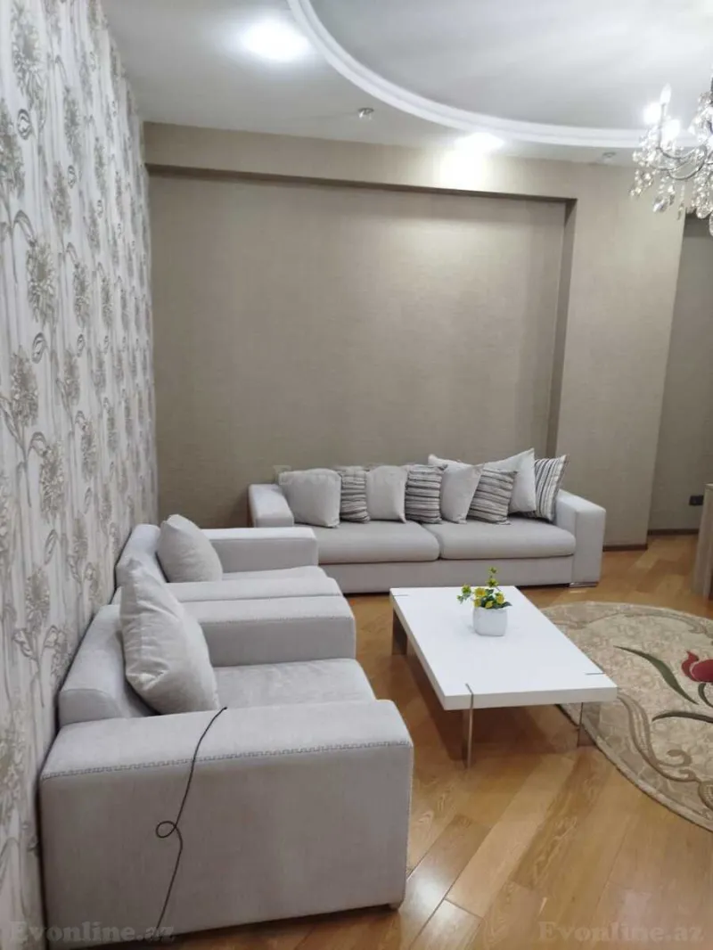 3 otaqlı Mənzil 129 m² Elmlər Akademiyası m. Kirayə verilir