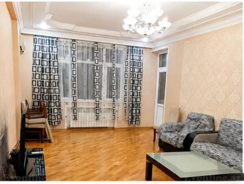 3 otaqlı Mənzil 145 m² İnşaatçılar m. Kirayə verilir