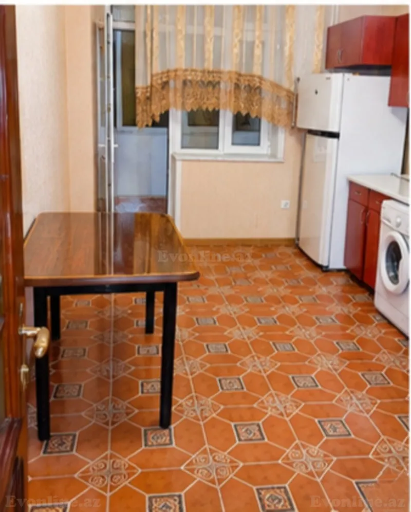 Kirayə verilir 3 otaqlı Mənzil Yeni tikili 145 m² İnşaatçılar m. - şəkil 2