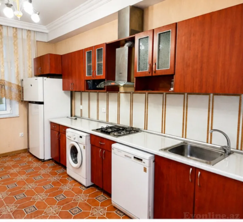Kirayə verilir 3 otaqlı Mənzil Yeni tikili 145 m² İnşaatçılar m. - şəkil 3