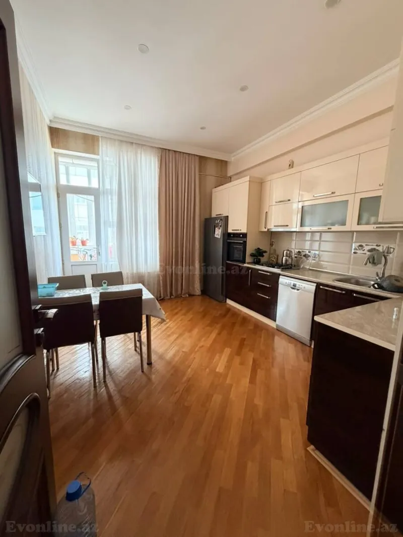 Satılır 3 otaqlı Mənzil Yeni tikili 150 m² İnşaatçılar m. - şəkil 4