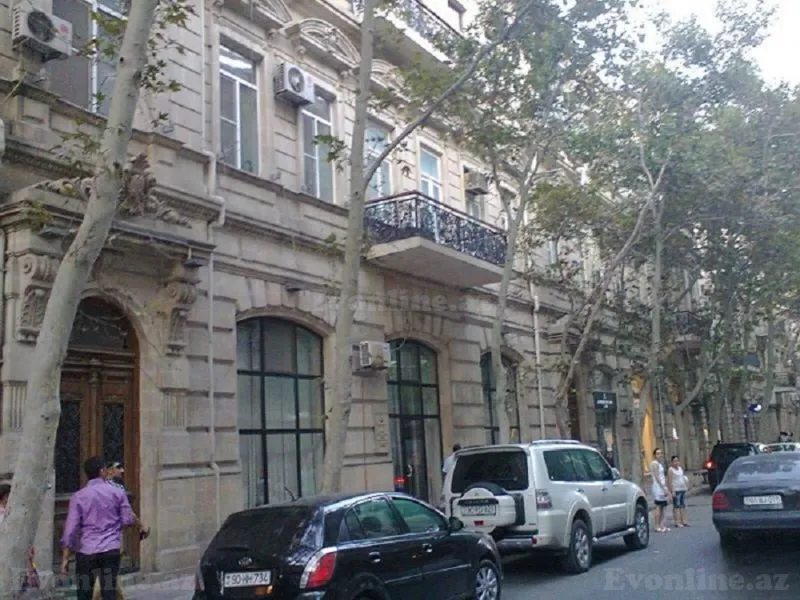 Kirayə verilir 1 otaqlı Mənzil Köhnə tikili 42 m² Sahil m.