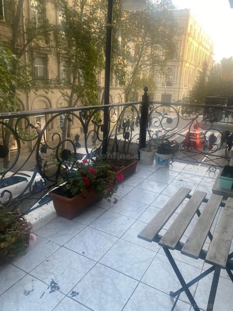 Kirayə verilir 1 otaqlı Mənzil Köhnə tikili 42 m² Sahil m. - şəkil 2