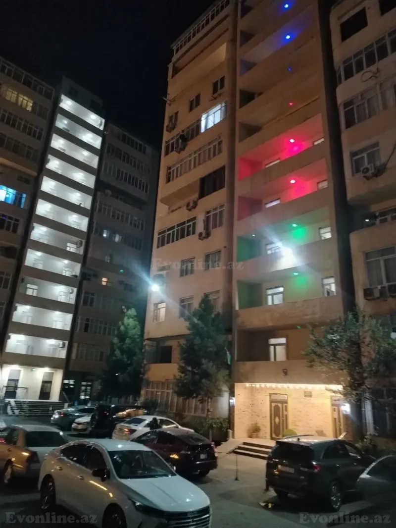 3 otaqlı Mənzil 120 m² İnşaatçılar m. Kirayə verilir