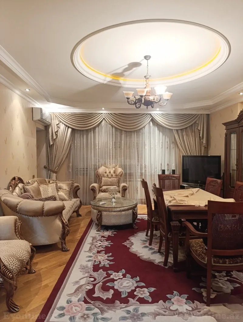 3 otaqlı Mənzil 130 m² 8 Noyabr m. Satılır