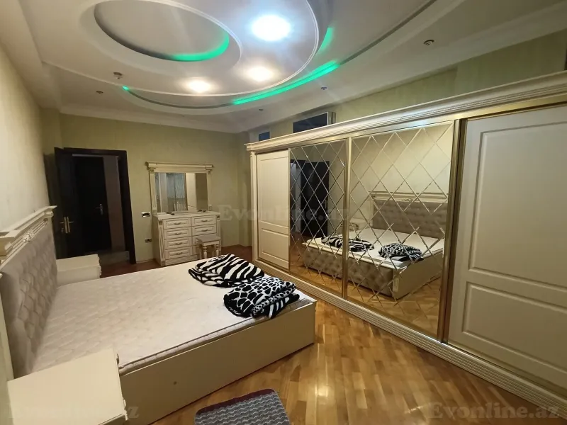 Satılır 3 otaqlı Mənzil Yeni tikili 130 m² 8 Noyabr m. - şəkil 5