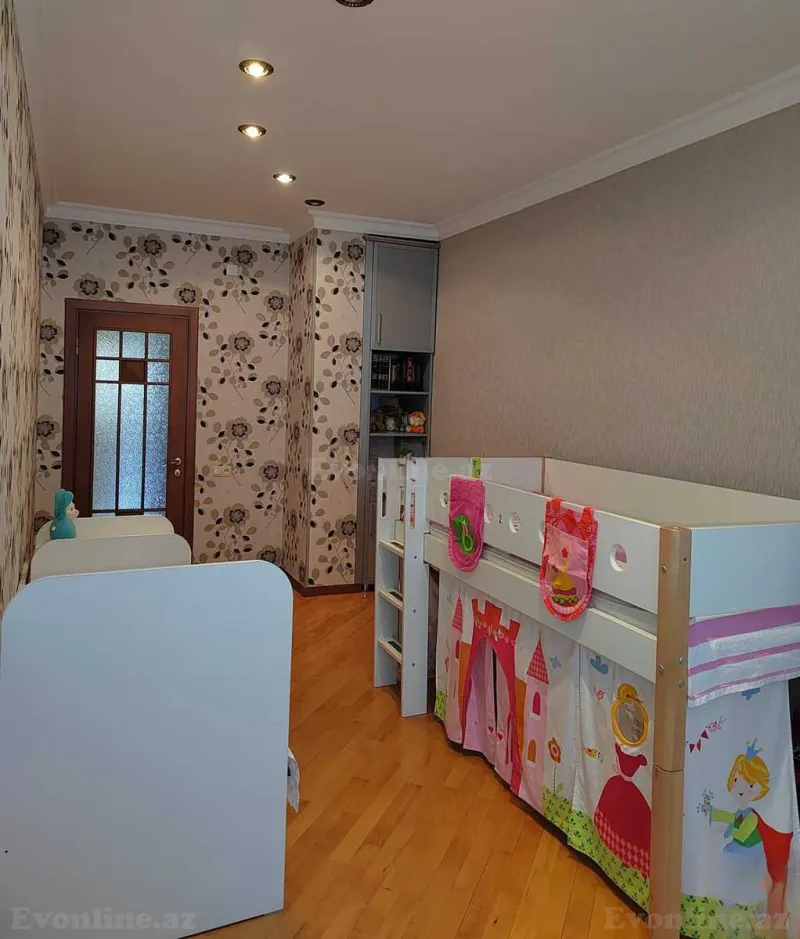 Kirayə verilir 4 otaqlı Mənzil Yeni tikili 205 m² Nərimanov r. - şəkil 9