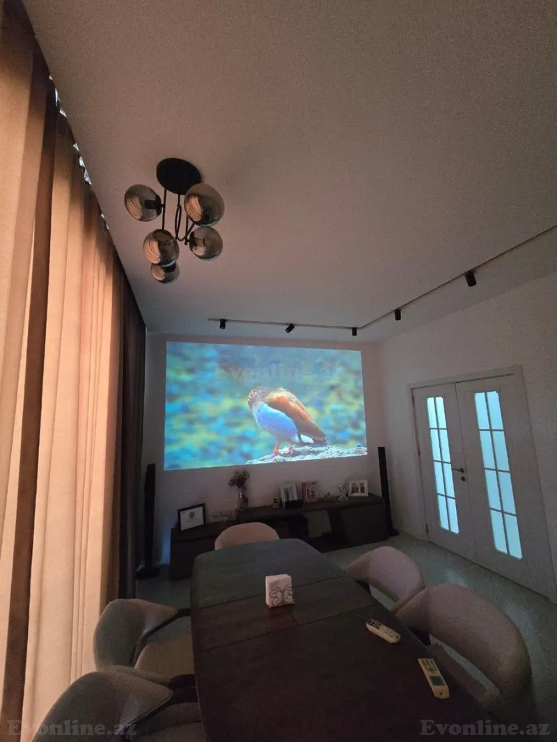 3 otaqlı Mənzil 125 m² İnşaatçılar m. Satılır