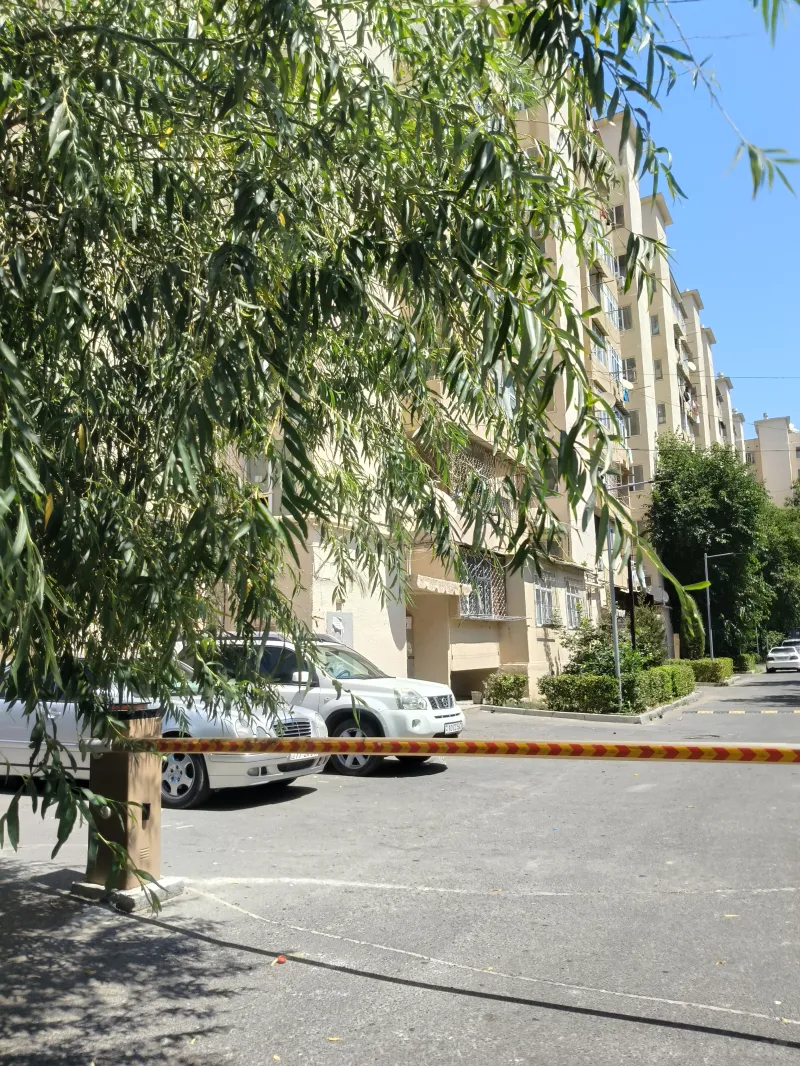 Satılır 3 otaqlı Mənzil Köhnə tikili 68 m² Bakıxanov - şəkil 2