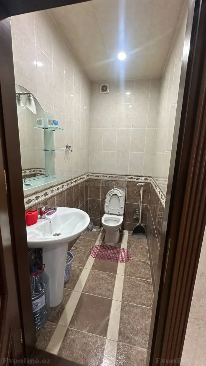 Kirayə verilir 5 otaqlı Mənzil Yeni tikili 240 m² 28 May m. - şəkil 16