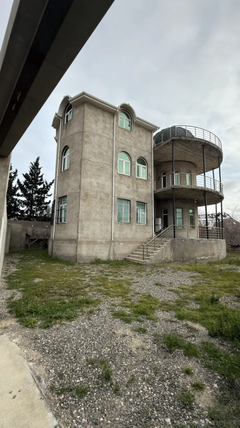 6 otaqlı Həyət evi 360 m² Saray Satılır