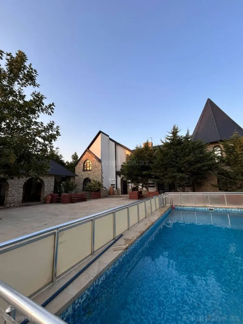 5 otaqlı Həyət evi 240 m² Mərdəkan Satılır