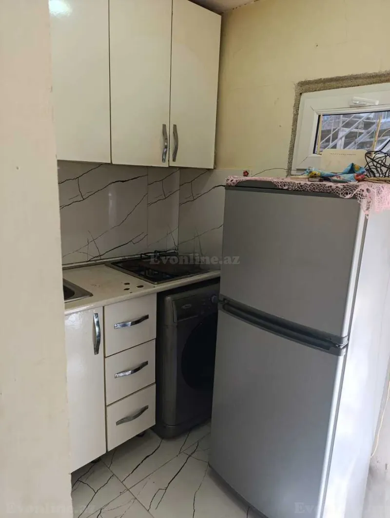 Kirayə verilir 1 otaqlı Həyət evi 25 m² Səbail r. - şəkil 2