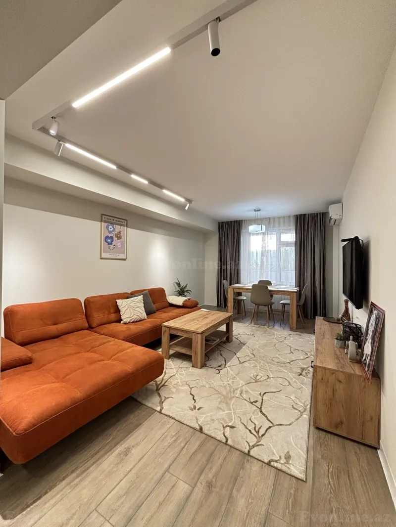 3 otaqlı Mənzil 90 m² Elmlər Akademiyası m. Kirayə verilir
