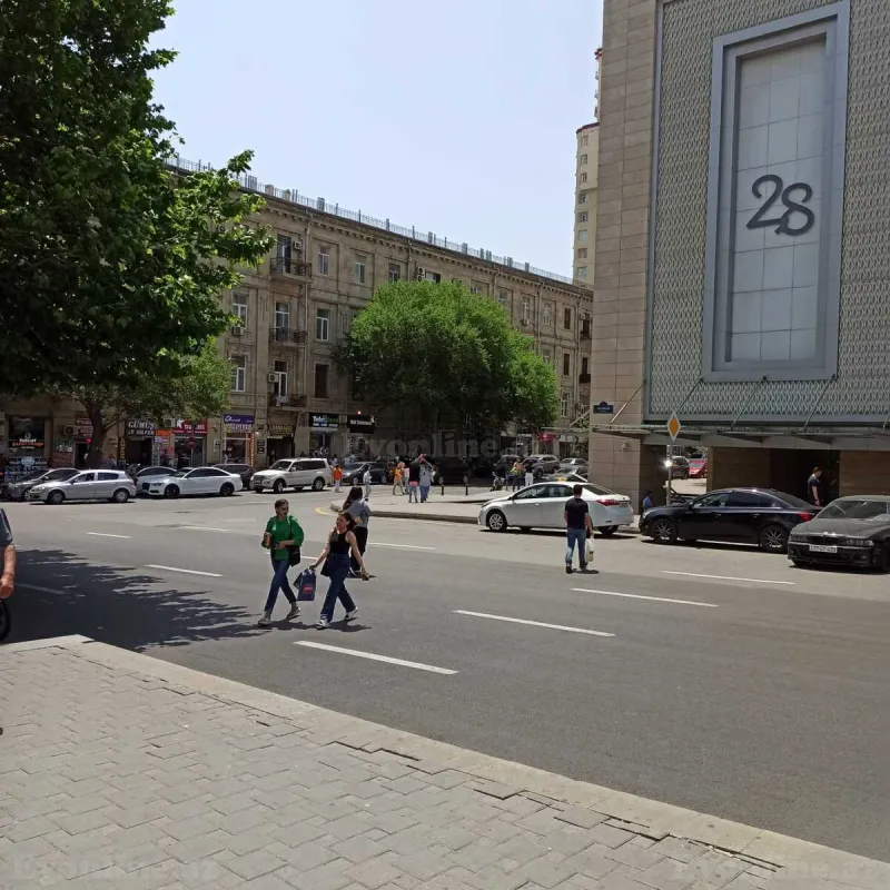 2 otaqlı Mənzil 70 m² 28 May m. Kirayə verilir
