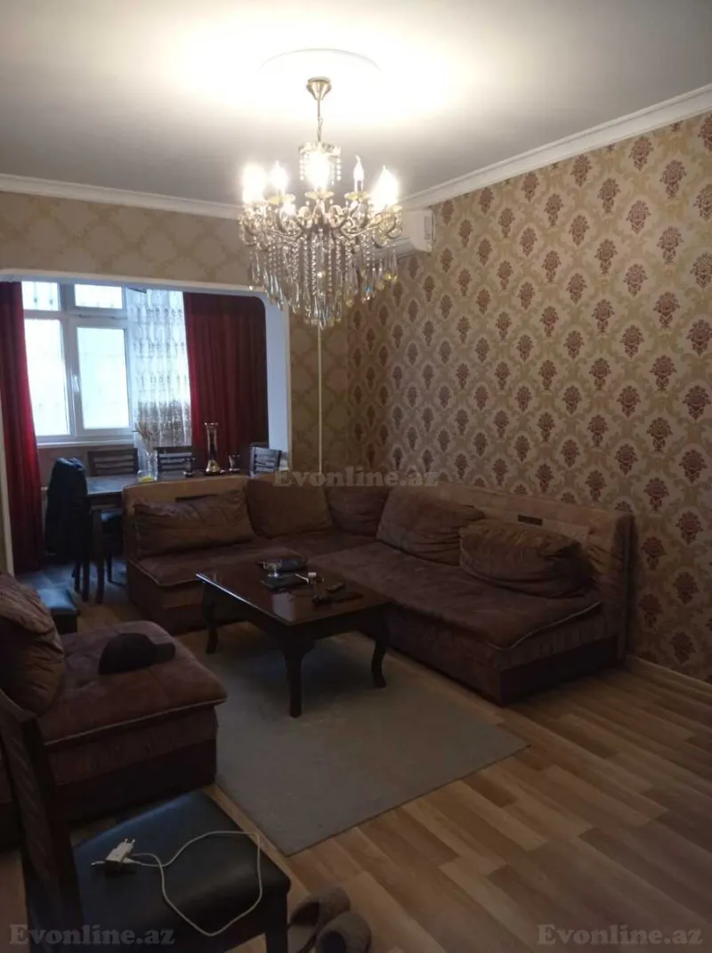 3 otaqlı Mənzil 125 m² İnşaatçılar m. Satılır