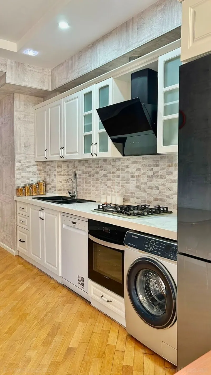 Kirayə verilir 3 otaqlı Mənzil Yeni tikili 125 m² İnşaatçılar m. - şəkil 12