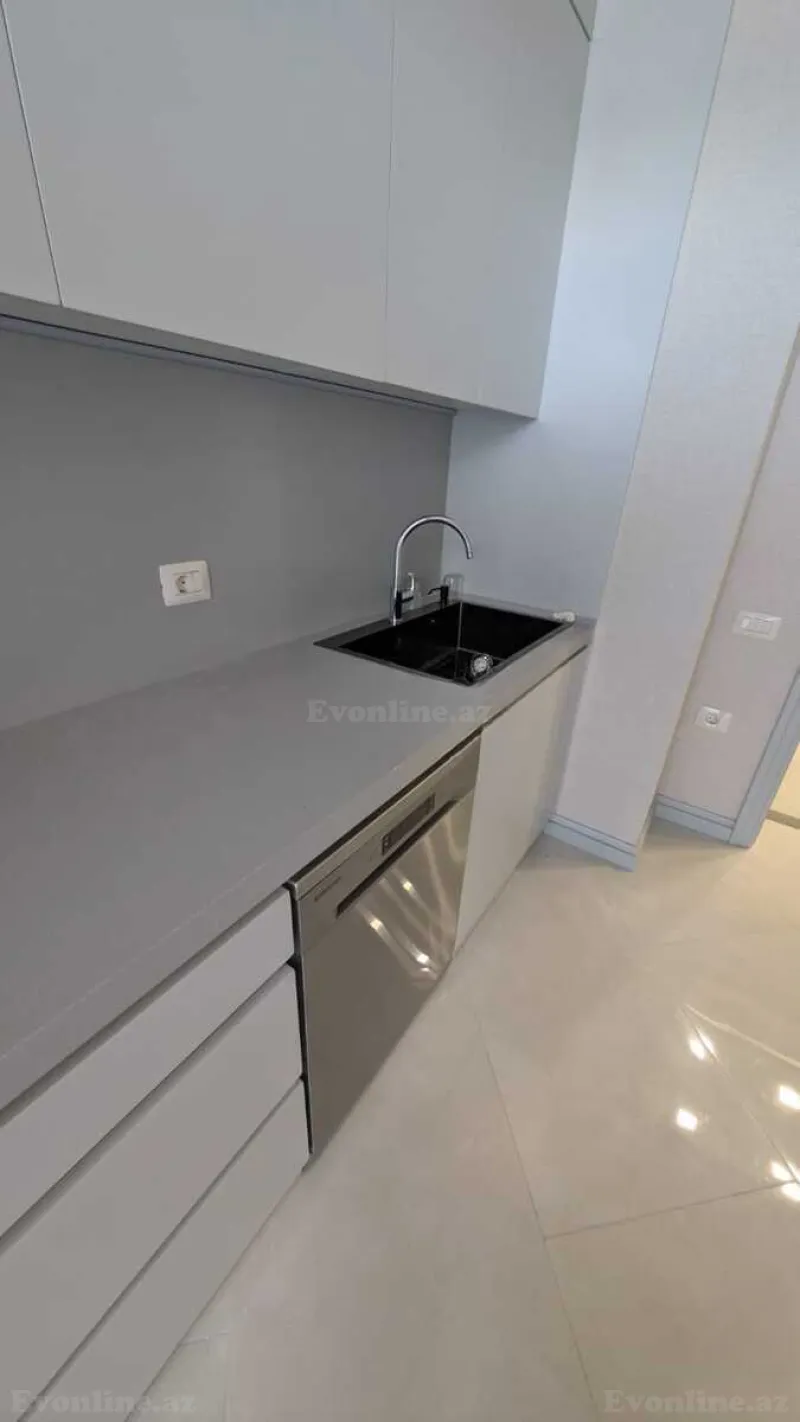 Kirayə verilir 3 otaqlı Mənzil Yeni tikili 78 m² Bakmil m. - şəkil 9