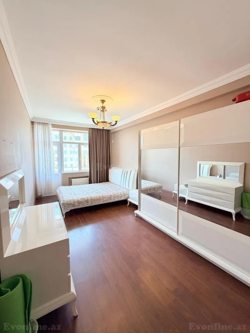 2 otaqlı Mənzil 100 m² İnşaatçılar m. Kirayə verilir