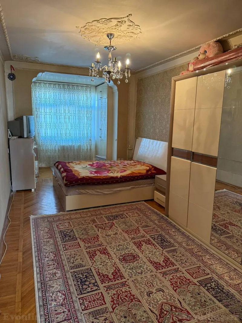 Kirayə verilir 2 otaqlı Mənzil Köhnə tikili 70 m² Azadlıq prospekti m.