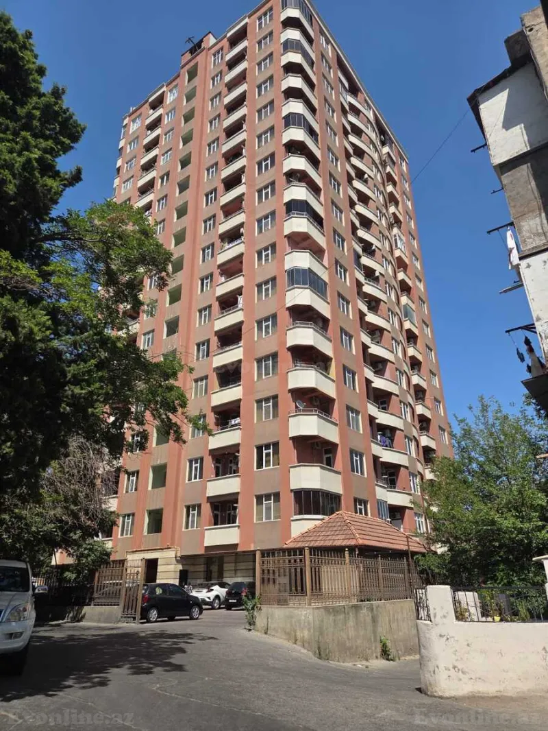 3 otaqlı Mənzil 110 m² İnşaatçılar m. Satılır