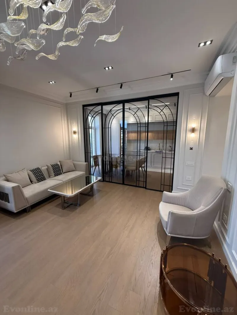 Kirayə verilir 4 otaqlı Mənzil Yeni tikili 140 m² Ağ şəhər