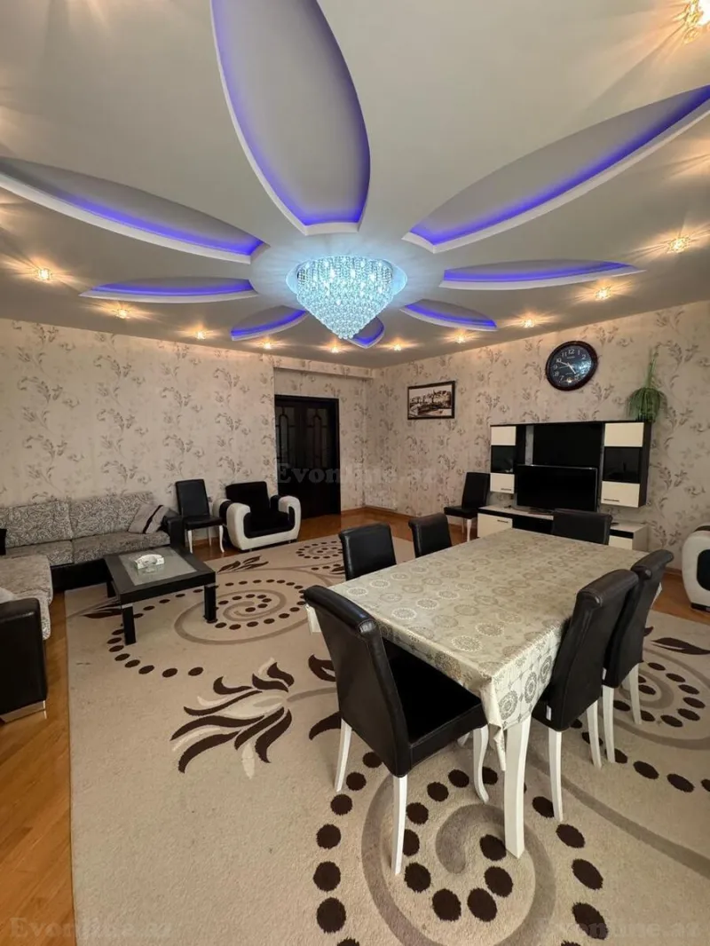 4 otaqlı Mənzil 200 m² Nizami m. Satılır