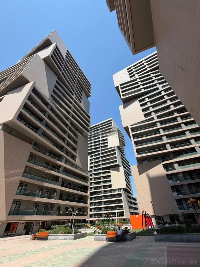 4 otaqlı Mənzil 178 m² 8 Noyabr m. Satılır