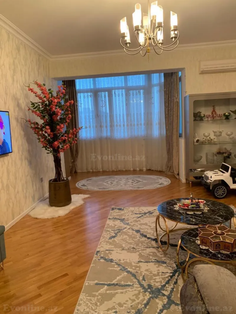 Satılır 3 otaqlı Mənzil Yeni tikili 82 m² 8 Noyabr m.