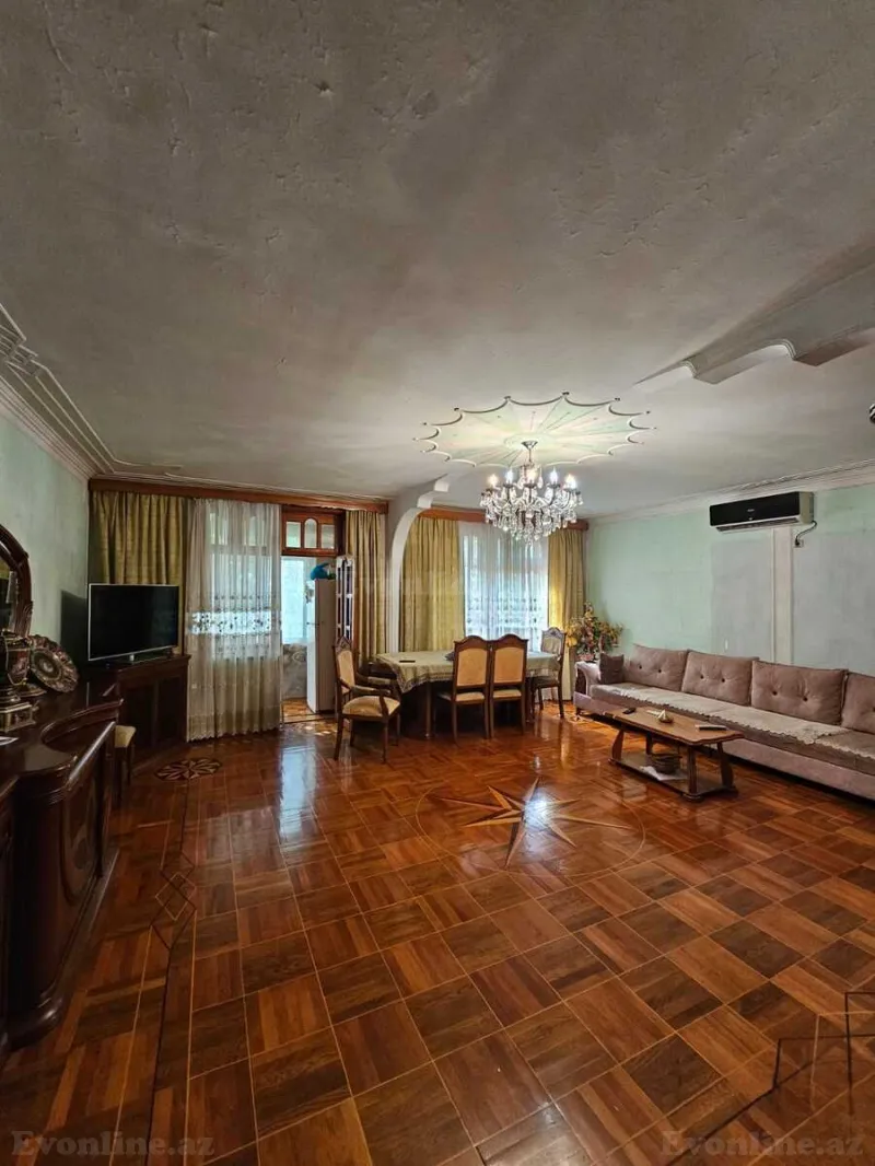 Satılır 5 otaqlı Mənzil Köhnə tikili 130 m² Azadlıq prospekti m. - şəkil 3