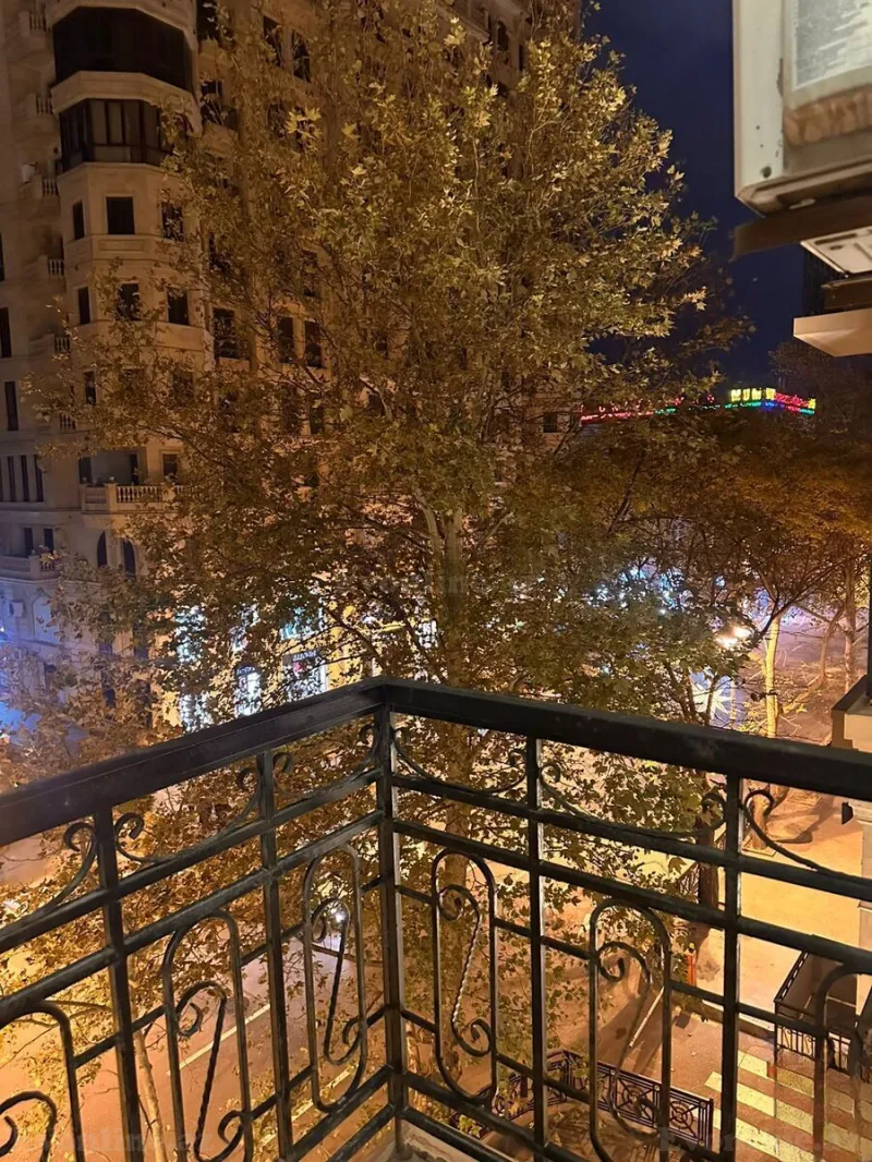 Kirayə verilir 3 otaqlı Mənzil Köhnə tikili 86 m² Yasamal r. - şəkil 2