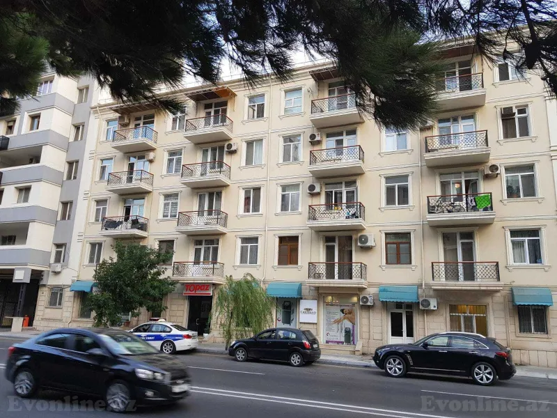 3 otaqlı Mənzil 90 m² 28 May m. Satılır