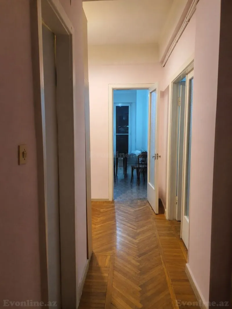 Bakı, Səbail r.da 4 otaqlı mənzil satılır