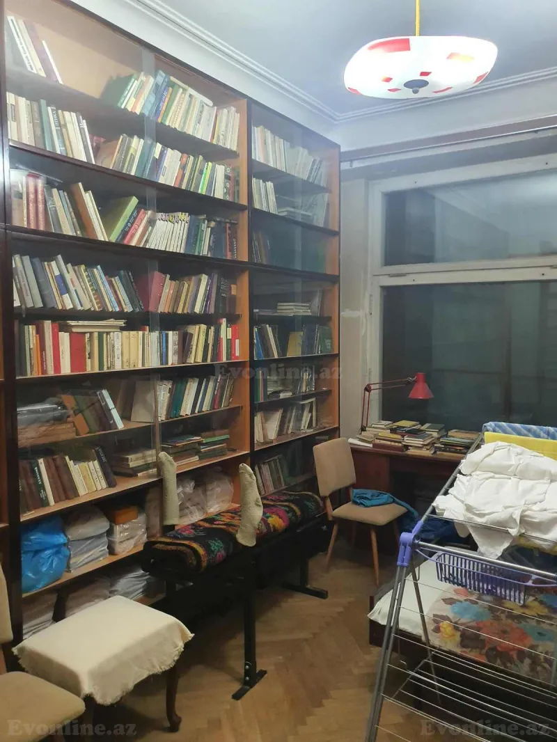 Satılır 4 otaqlı Mənzil Köhnə tikili 200 m² Səbail r. - şəkil 4