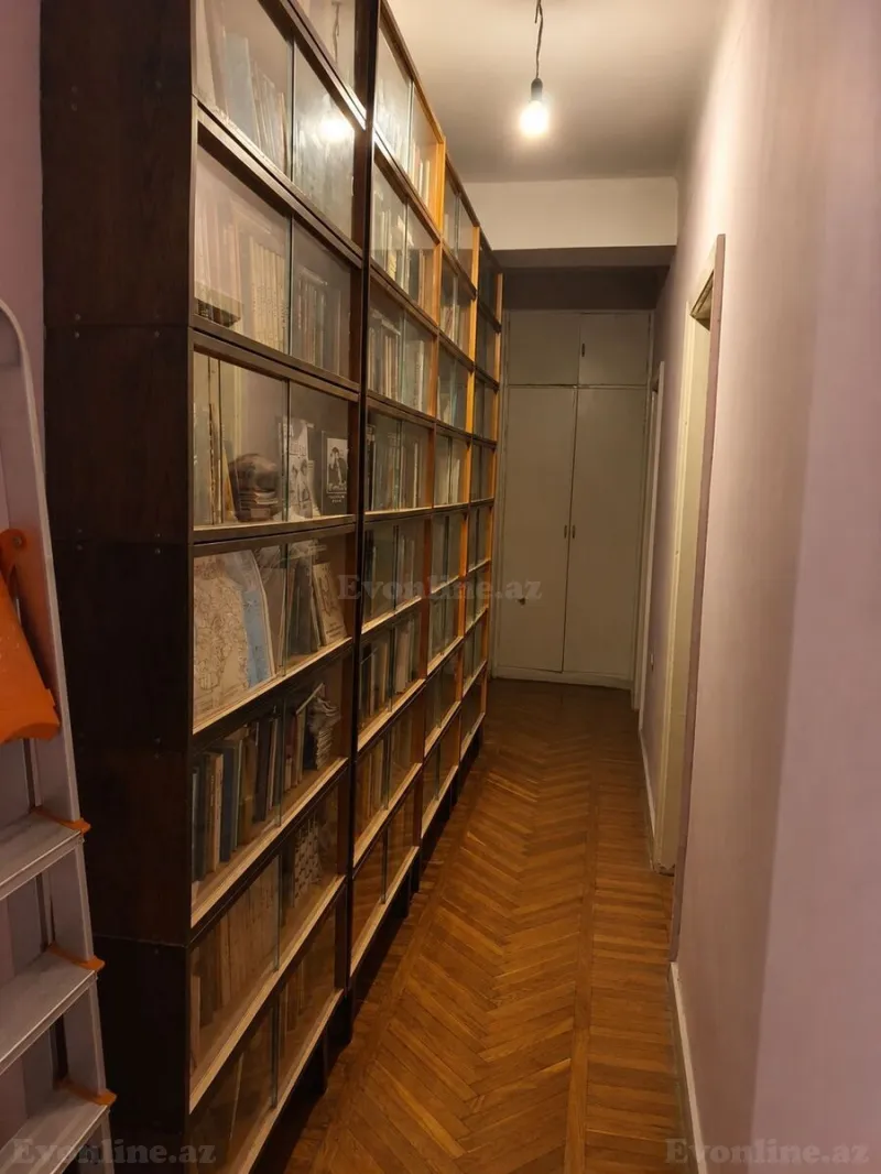 Satılır 4 otaqlı Mənzil Köhnə tikili 200 m² Səbail r. - şəkil 5