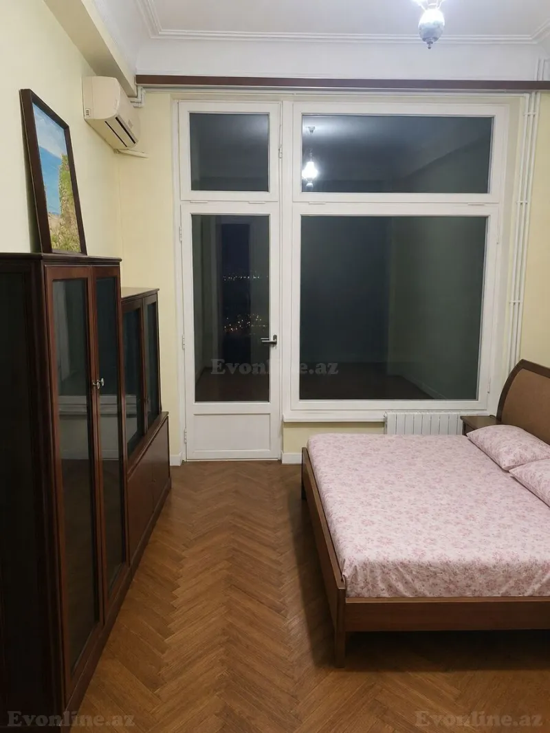 Satılır 4 otaqlı Mənzil Köhnə tikili 200 m² Səbail r. - şəkil 6