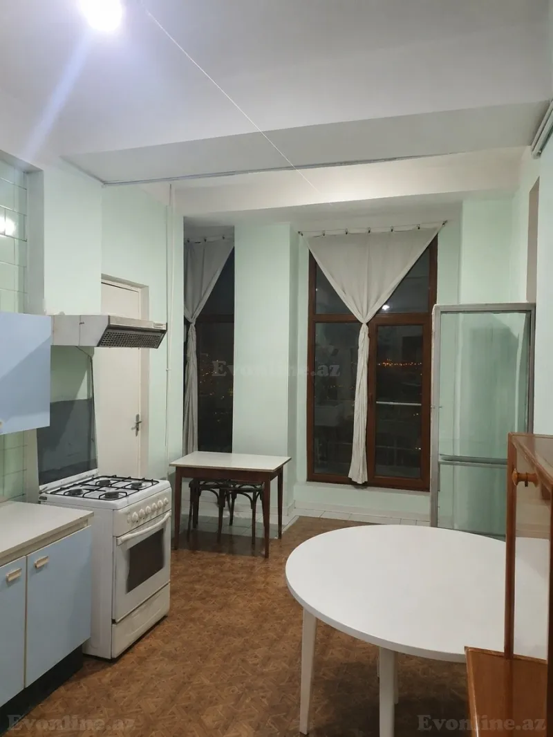 Satılır 4 otaqlı Mənzil Köhnə tikili 200 m² Səbail r. - şəkil 15