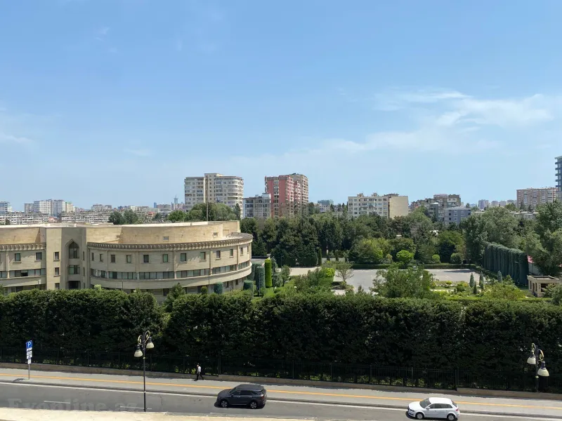 Satılır 4 otaqlı Mənzil Yeni tikili 180 m² Nəsimi m. - şəkil 2