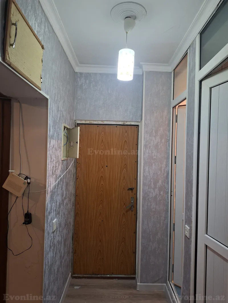 Bakı, Səbail r., Elmlər Akademiyası m., Badamdarda 2 otaqlı mənzil satılır