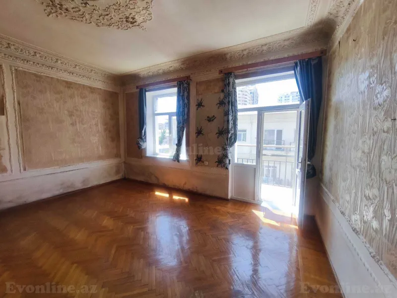2 otaqlı Mənzil 70 m² 28 May m. Kirayə verilir