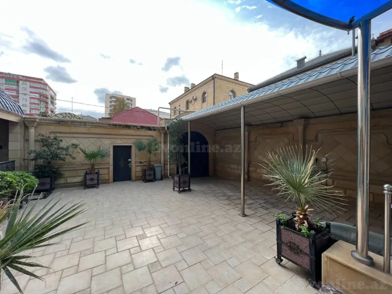 Satılır 8 otaqlı Həyət evi 1000 m² Gənclik m. - şəkil 2