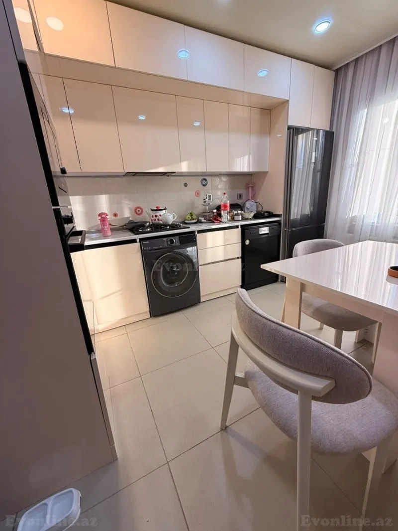 Satılır 3 otaqlı Mənzil Köhnə tikili 80 m² Yeni Günəşli - şəkil 4