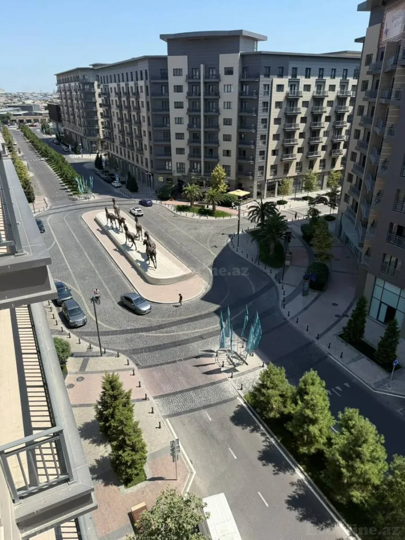 Bakı, Xətai r., Ağ şəhərda 2 otaqlı mənzil satılır