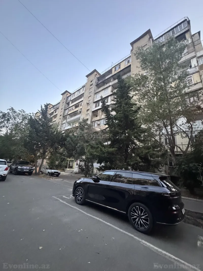 Bakı, Xətai r., Əhmədli m.da 3 otaqlı mənzil satılır