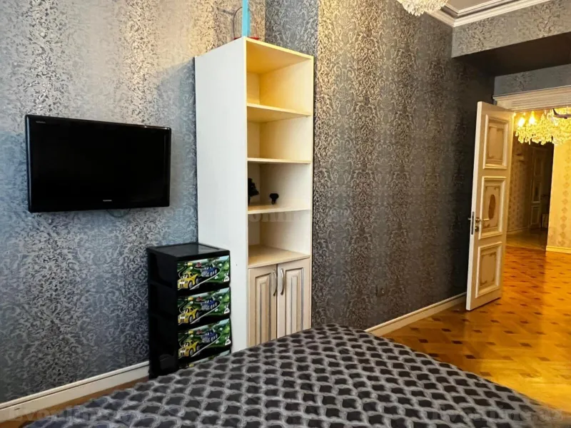 Kirayə verilir 4 otaqlı Mənzil Yeni tikili 236 m² İnşaatçılar m. - şəkil 7