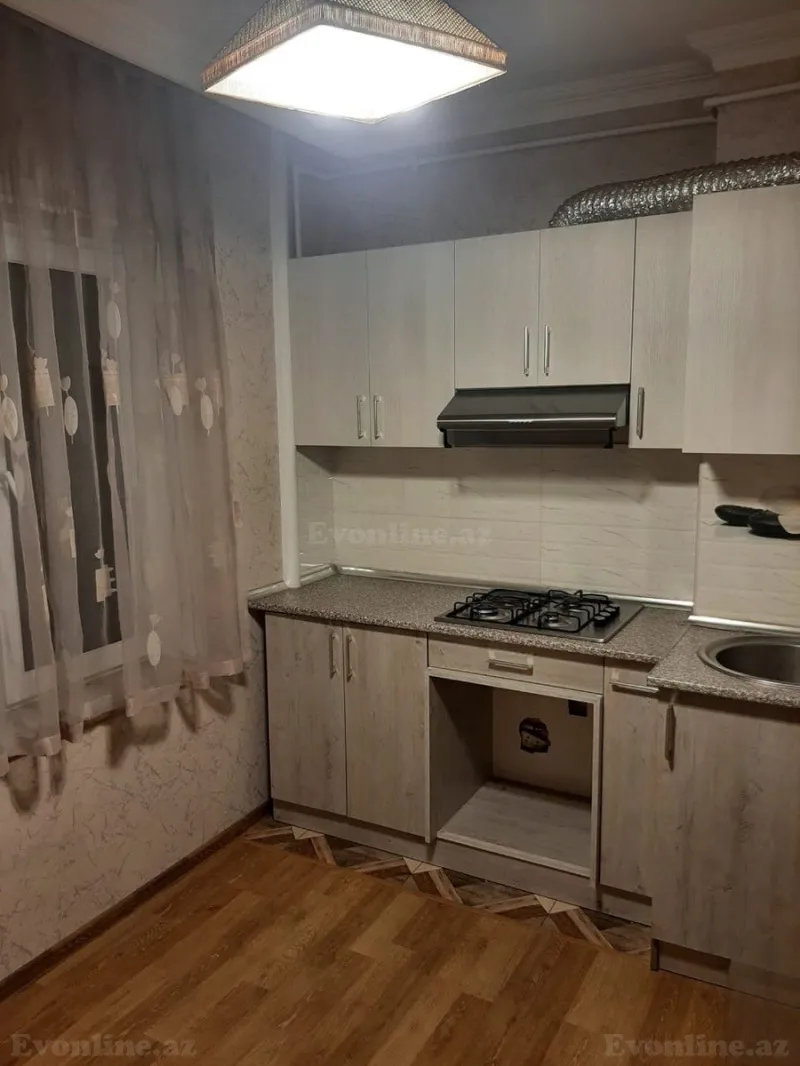 4 otaqlı Mənzil 104 m² Xətai r. Satılır
