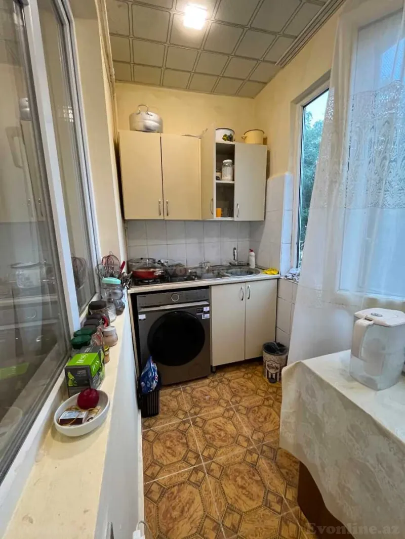 Kirayə verilir 2 otaqlı Mənzil Köhnə tikili 45 m² Memar Əcəmi m. - şəkil 3